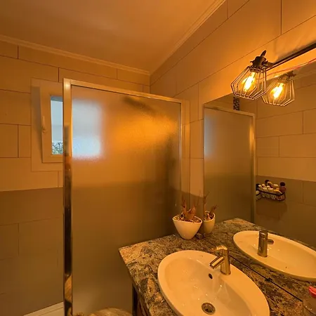 Avec Piscine Villa *